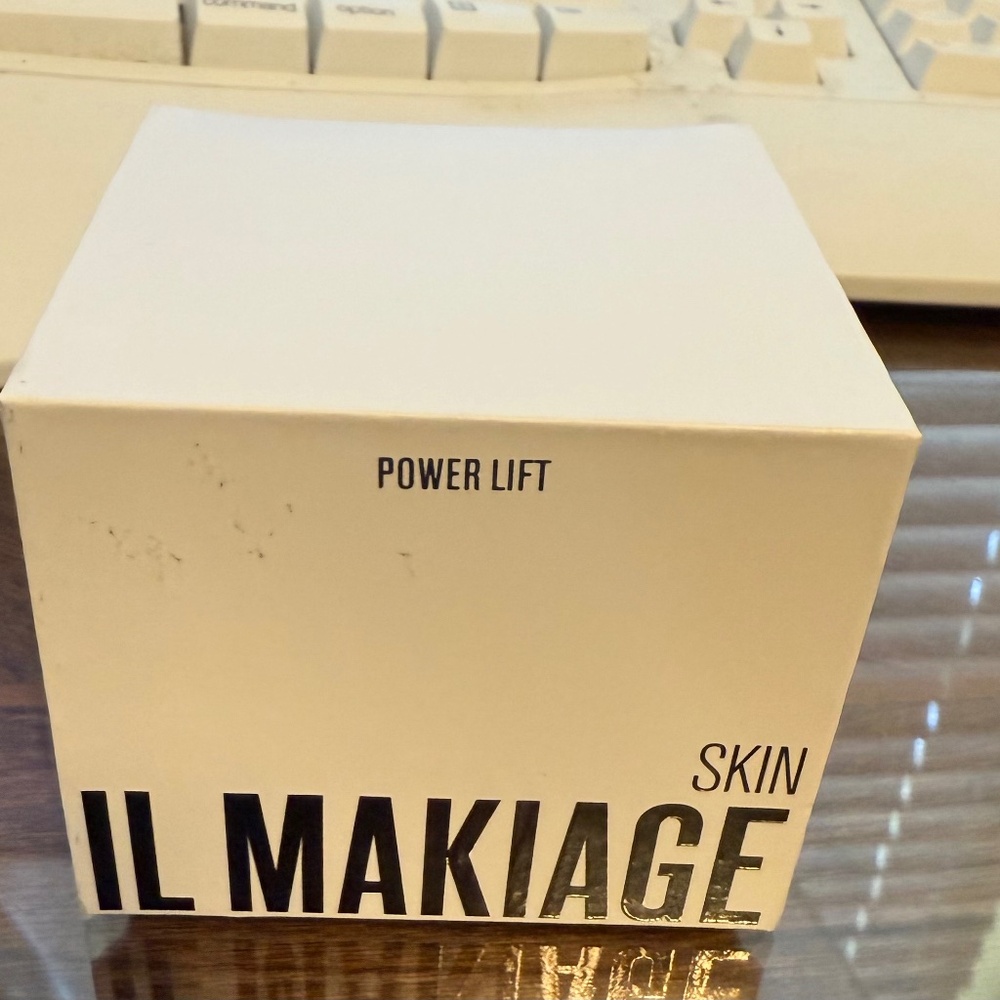 IL MAKIAGE  power lift - used once